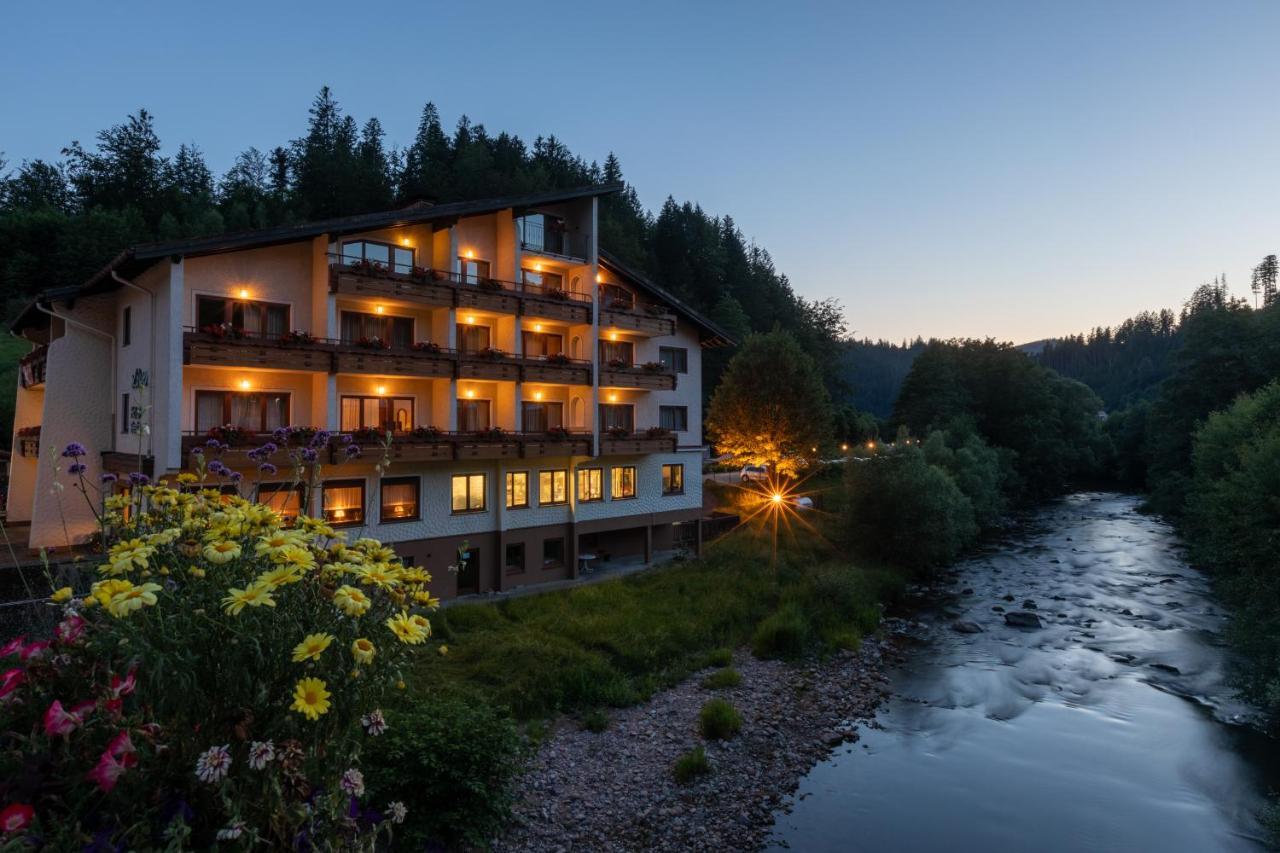 Sackmanns Wanderhotel Löwen Baiersbronn Exterior foto