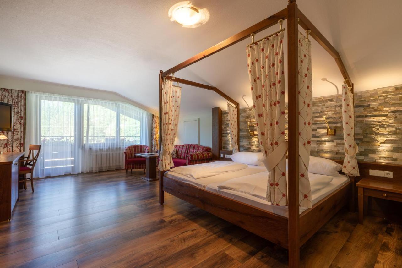 Sackmanns Wanderhotel Löwen Baiersbronn Exterior foto