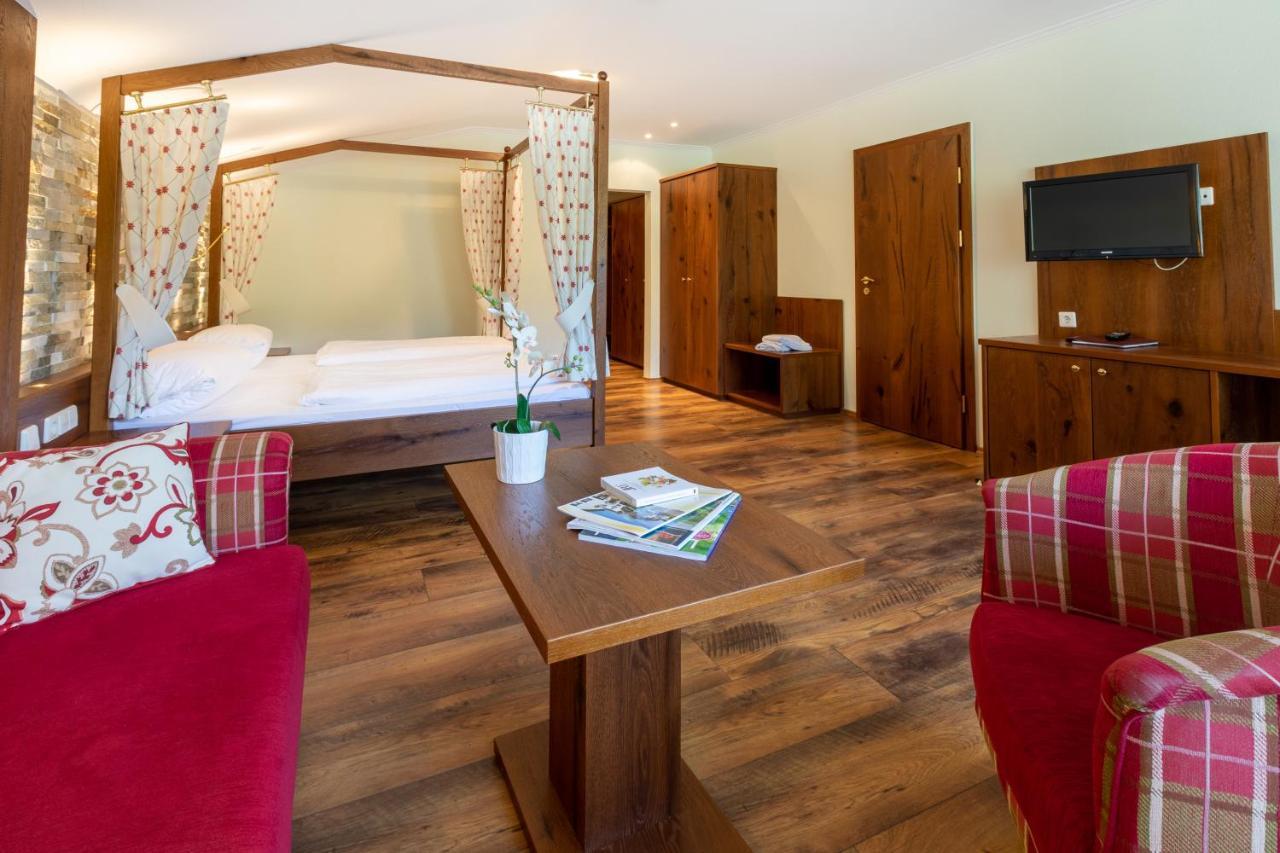 Sackmanns Wanderhotel Löwen Baiersbronn Exterior foto