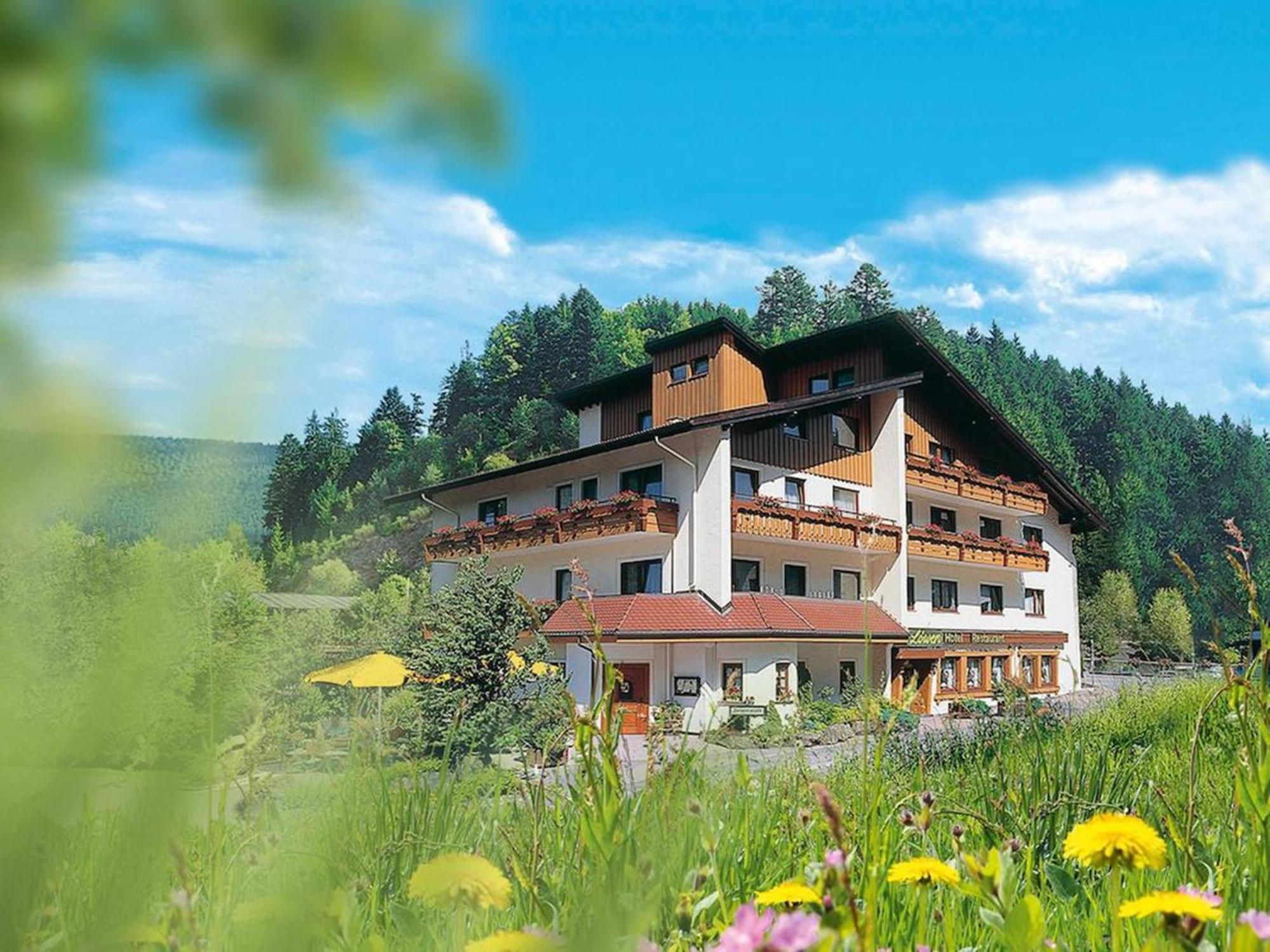 Sackmanns Wanderhotel Löwen Baiersbronn Exterior foto